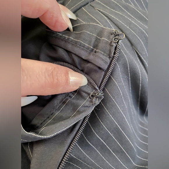 Nygård Collection navy/white pinstripe accordion pleat fully lined skirt 💙🤍 - Picture 8 of 10